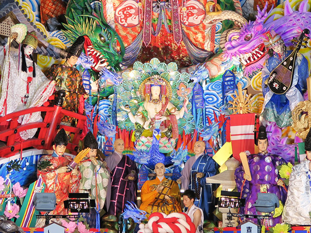 �������i