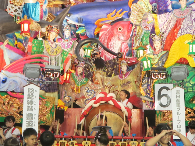 �������i